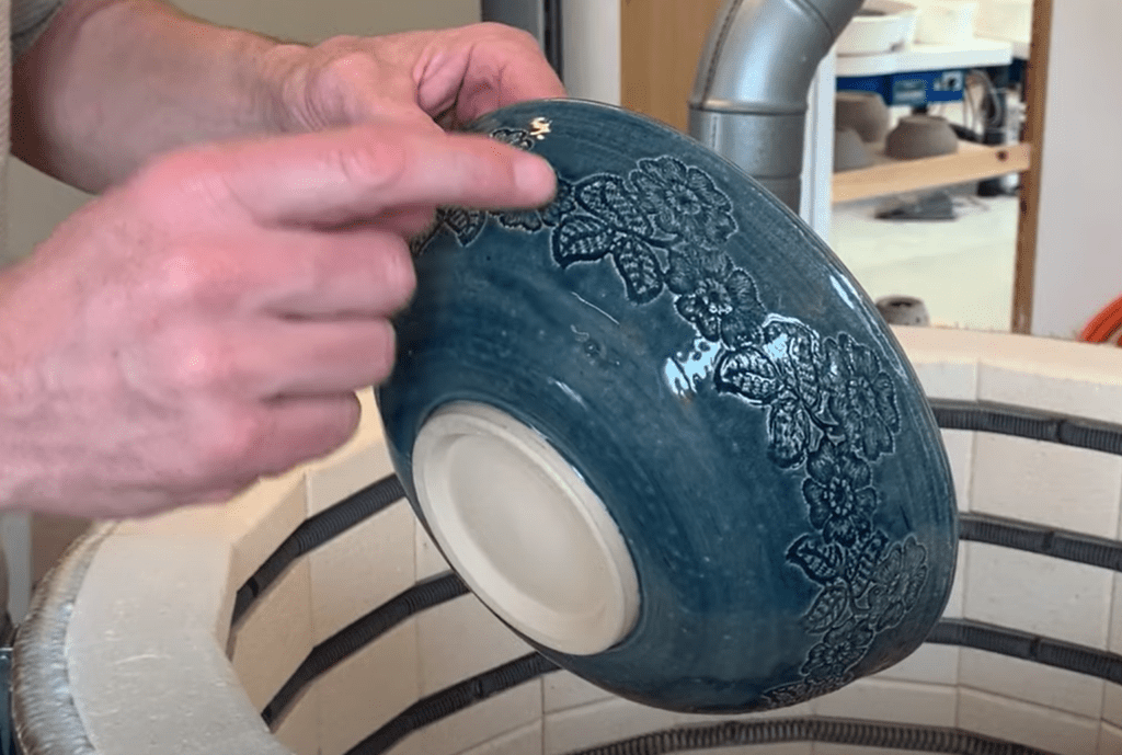 Keramik Schüssel von Hand gedreht mit Blumenmuster